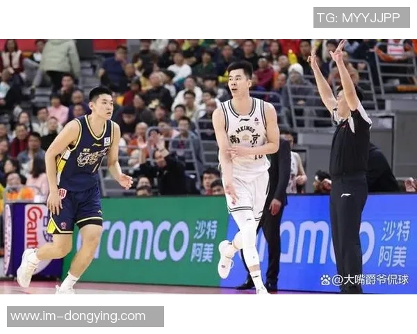 郭士强亲临山西男篮主场观战山西对阵江苏展现对球队的支持与关注